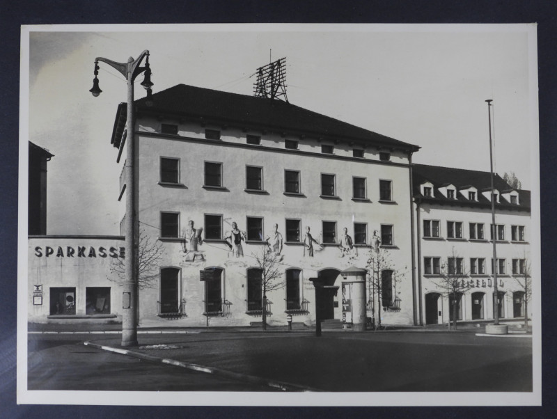 schwarz weiß Foto von 1937 mit einer Häuserzeile in der Bahnhofstraße Kempten