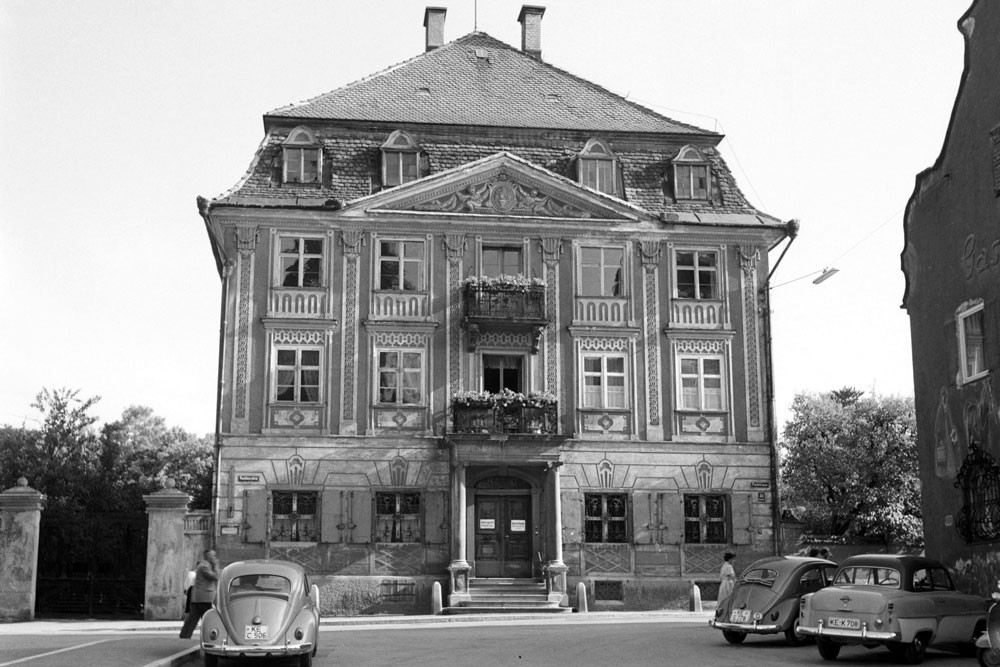 historisches schwarz-weiß-Foto: Zumsteinhaus