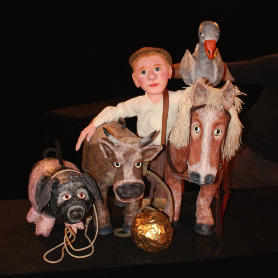 Puppen: Hans im Glück mit Schwein, Kuh, Pferd, Goldkugel