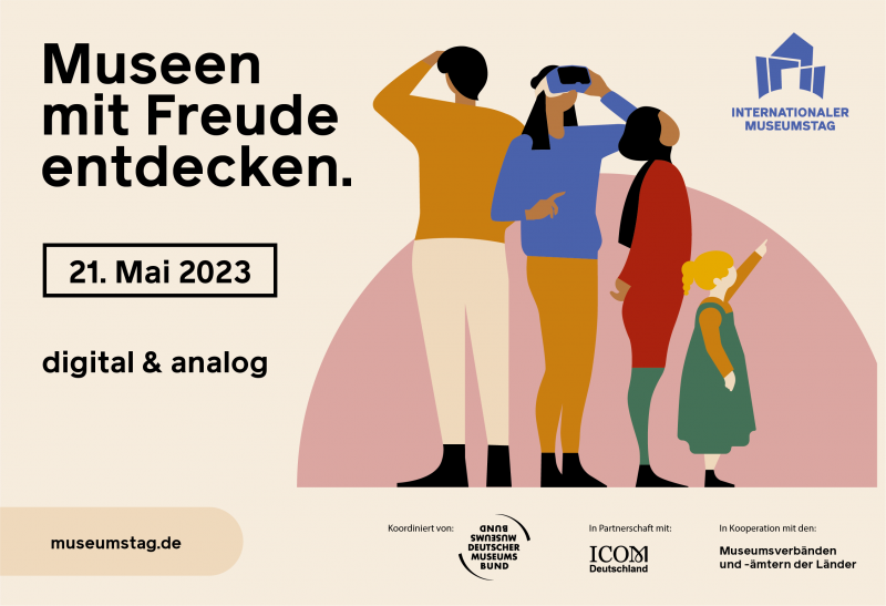 Illustration zwei Erwachsene und zwei Kinder blicken sich um, Schrift Museen mit Freude entdecken